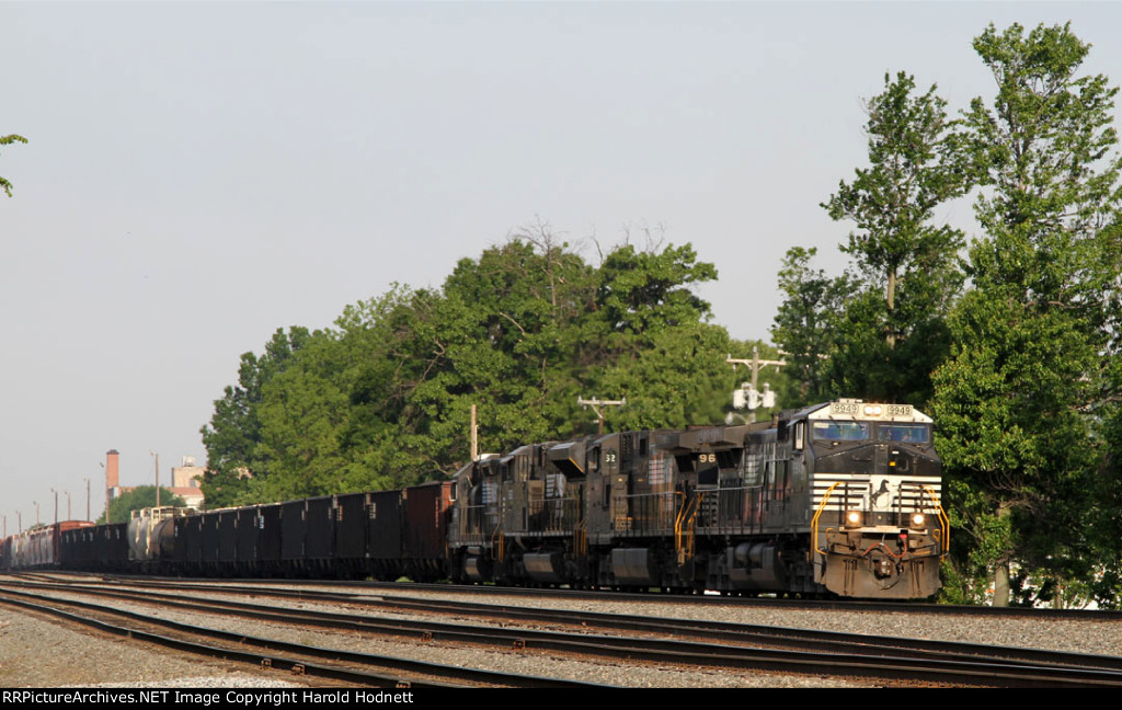 NS 9949 leads train 36Q towards Aycock